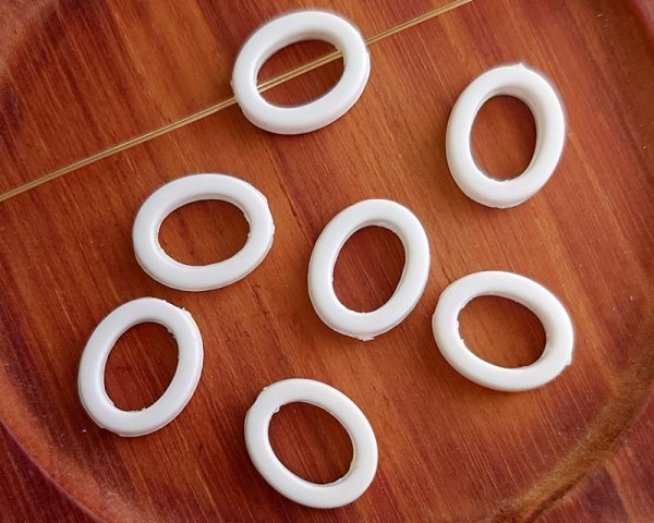 画像1: ヴィンテージ/ドイツ/プラスチック/ホワイトリング(2個) (1)