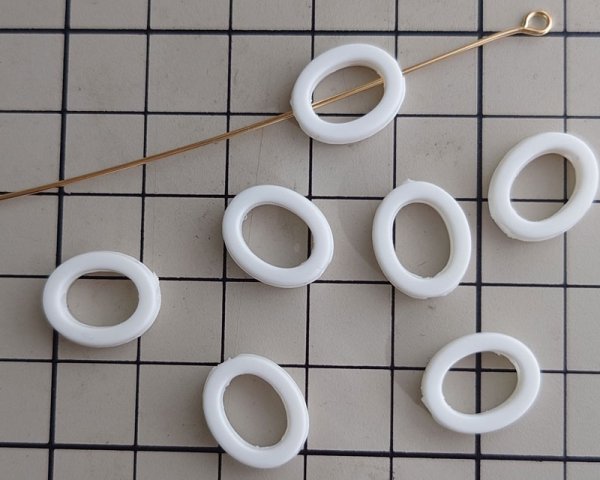 画像2: ヴィンテージ/ドイツ/プラスチック/ホワイトリング(2個) (2)