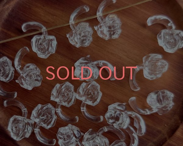 画像1: ヴィンテージ/ドイツ/プラスチック/クリアローズドロップ(2個) (1)