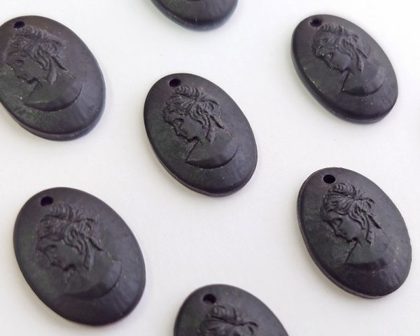 画像2: ns375/ヴィンテージ/ドイツ/ガラスカメオペンダント/ブラック/約18×13mm（1個） (2)