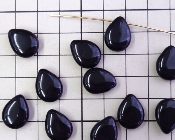 画像3: チェコガラスビーズ/横穴ドロップ/オペークブラック/約12×16mm(2個) (3)