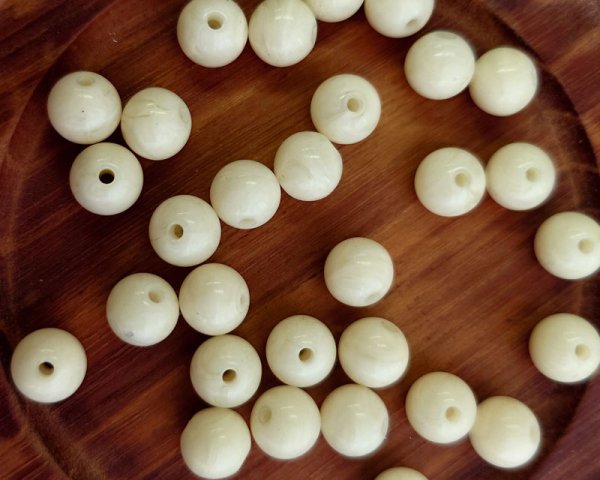 画像1: ヴィンテージ/ドイツ/プラスチック/クリームマーブルラウンド/約8mm(4個） (1)