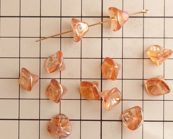 画像2: チェコガラスビーズ/スリーペタルフラワー/ロザリンセルシアン(2個） (2)