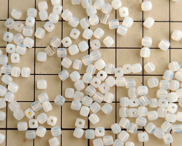 画像2: チェコガラスビーズ/クリスタル/ホワイトオパール/4mm(45個) (2)