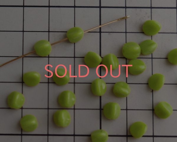 画像2: ヴィンテージ/ドイツ/ガラス/スリーサイドラウンド/ピスタチオ(2個) (2)