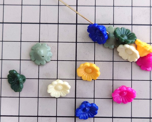 画像2: ヴィンテージ/ドイツ/プラスチック/レトロフラワー/モスグリーン(1個) (2)