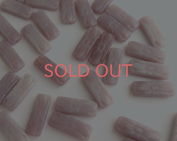 画像1: チェコガラスビーズ/レクタングルフラワー/ミルキーパープル（2個） (1)