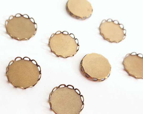 画像1: 15mm用/ブラスセッティング/レース/金古美(1個) (1)