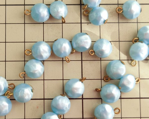 画像2: ヴィンテージ/プラスチック/シルキーブルーバロックチャーム（1個） (2)