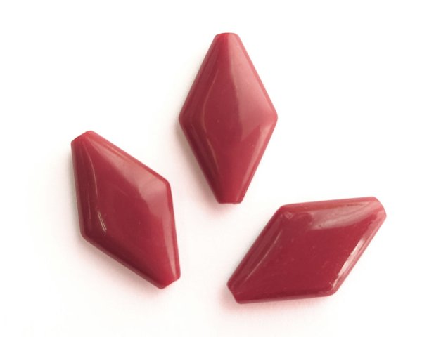 画像1: ヴィンテージ/ドイツ/プラスチック/ラージフラットダイヤモンド/ボルドー（1個） (1)