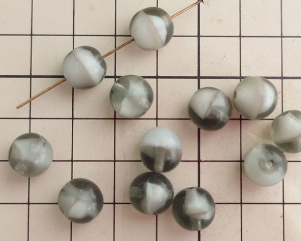 画像2: ヴィンテージ/ドイツ/ガラス/ラウンド/グレイ×ホワイト/約10mm（2個） (2)