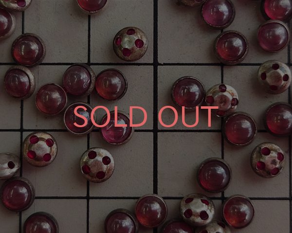 画像2: ヴィンテージ/チェコ/縫い付け用パーツ/レッドラスター/約5mm(2個) (2)