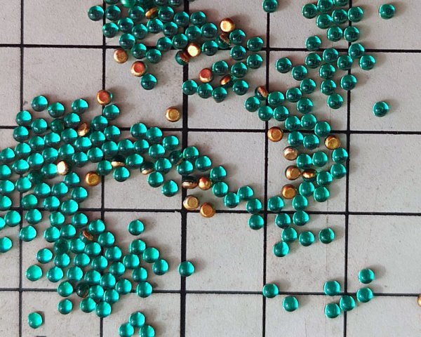 画像2: ns371/ヴィンテージ/ガラスカボション/エメラルド/約2mm(10個) (2)