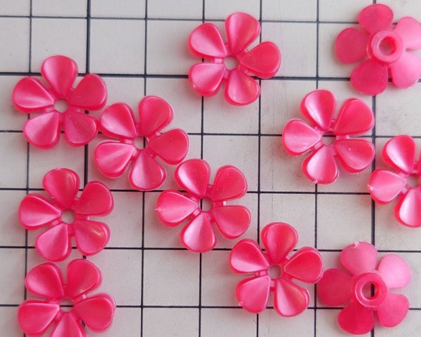 画像2: ヴィンテージ/ドイツ/プラスティック/フラワーQ/シルキーレッド（4個） (2)