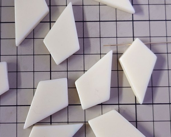 画像2: デッドストック/日本/プラスチック/アイボリーダガードロップ(2個) (2)