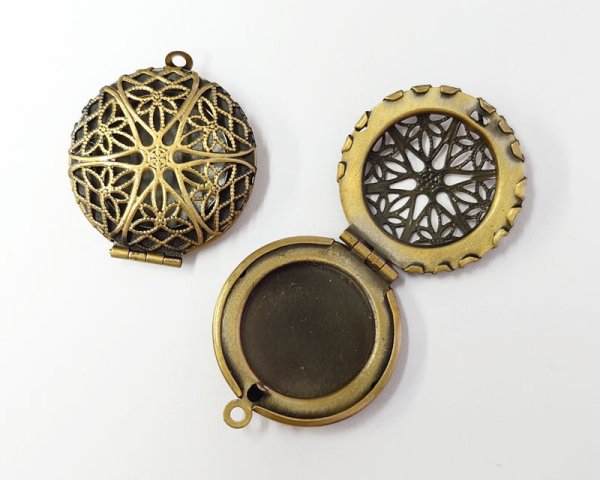 画像3: /メタルパーツ/透かしロケット/金古美（1個) (3)