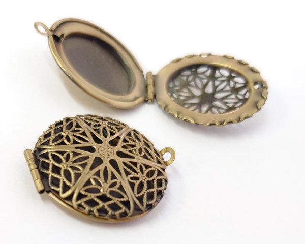 画像1: /メタルパーツ/透かしロケット/金古美（1個) (1)