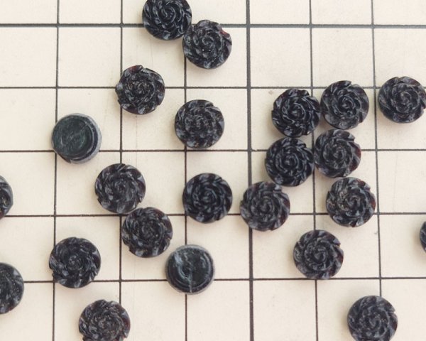 画像2: ヴィンテージ/チェコ/ガラスカボション/ブラックローズ/約8mm(1個) (2)