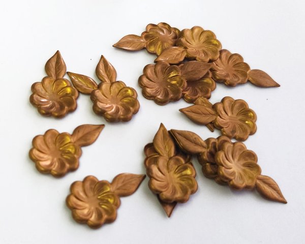 画像1: ヴィンテージ/USA/ブラススタンピング/フラワー&リーフ(1個) (1)