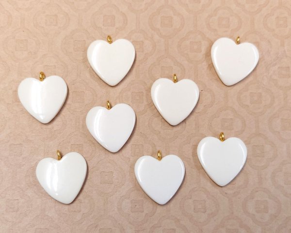 画像1: ヴィンテージ/日本/プラスチック/アイボリーハートチャーム(1個) (1)