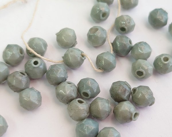 画像1: アンティーク/フランス/スフレガラス/グレイグリーン/約7〜8mm（1個） (1)