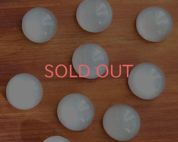 画像1: ヴィンテージ/チェコ/ガラスカボション/ホワイトムーン/約10mm(1個) (1)