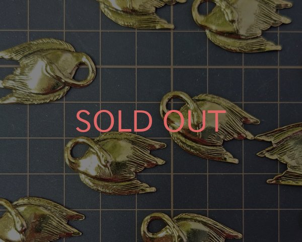 画像3: ブラススタンピング/USA/墨入りゴールド/白鳥(1個) (3)