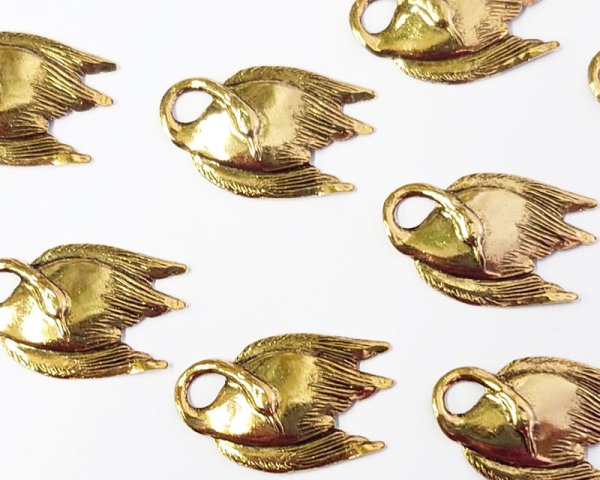 画像1: ブラススタンピング/USA/墨入りゴールド/白鳥(1個) (1)