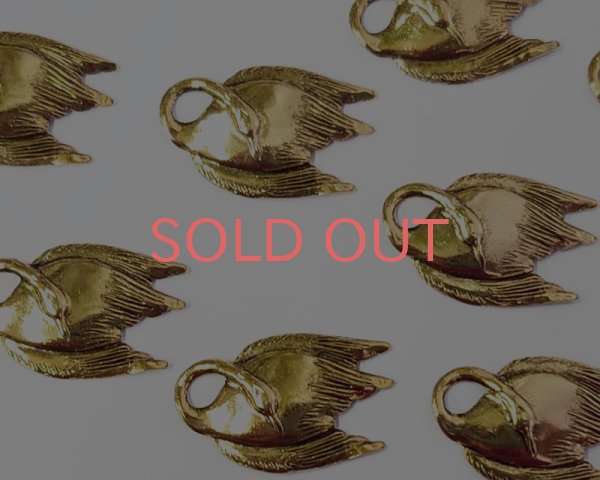 画像1: ブラススタンピング/USA/墨入りゴールド/白鳥(1個) (1)