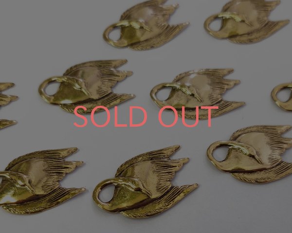 画像2: ブラススタンピング/USA/墨入りゴールド/白鳥(1個) (2)