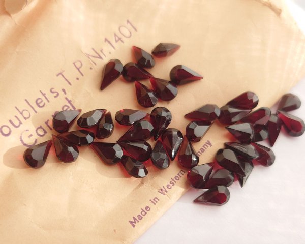 画像1: ヴィンテージ/ドイツ/ガラス/ガーネット/10×6mm(2個) (1)