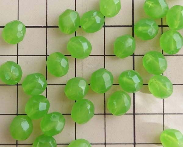 画像2: チェコガラスビーズ/ファイアポリッシュ/8mm/ミルキーグリーン(6個） (2)