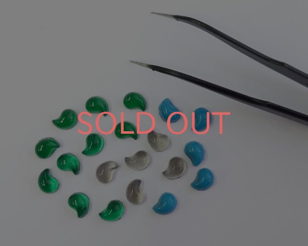 画像2: ns379/ヴィンテージ/ドイツ/ガラスカボション/magatama/約8×5mm(1個） (2)