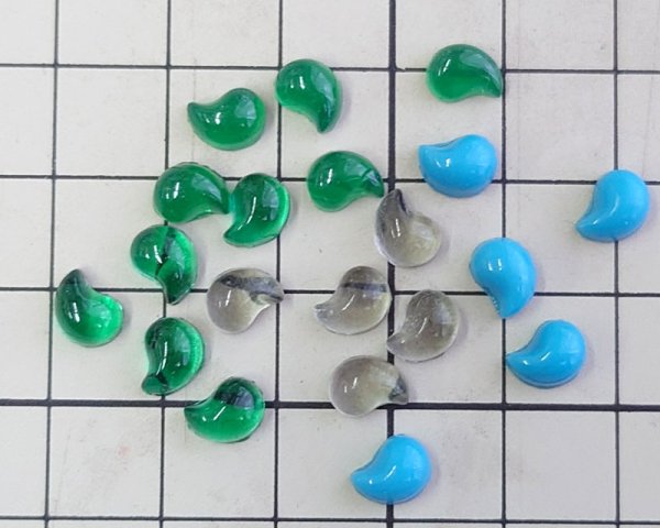 画像3: ns379/ヴィンテージ/ドイツ/ガラスカボション/magatama/約8×5mm(1個） (3)
