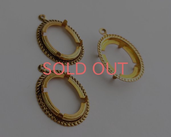 画像1: セッティング/ブラス/18×13mm用ロープオーバル/墨入り赤めゴールド(1個) (1)