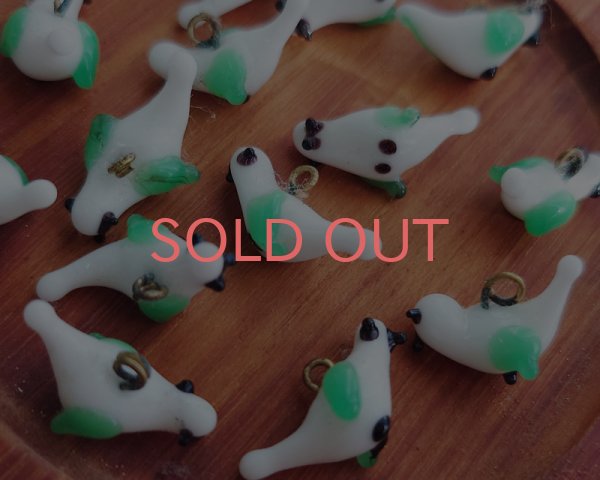 画像1: ヴィンテージ/日本/ピン付きガラスパーツ/小鳥（1個） (1)