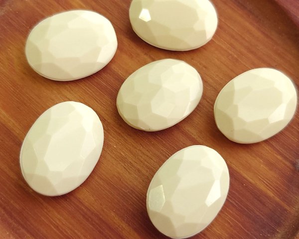 画像1: ヴィンテージ/ドイツ/プラスチック/アイボリーオーバル/約18×13mm(1個) (1)