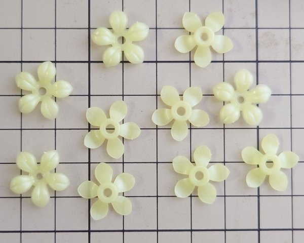 画像3: ヴィンテージ/ドイツ/プラスティック/フラワーF/レモンイエロー（4個） (3)