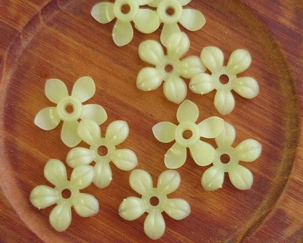 画像1: ヴィンテージ/ドイツ/プラスティック/フラワーF/レモンイエロー（4個） (1)