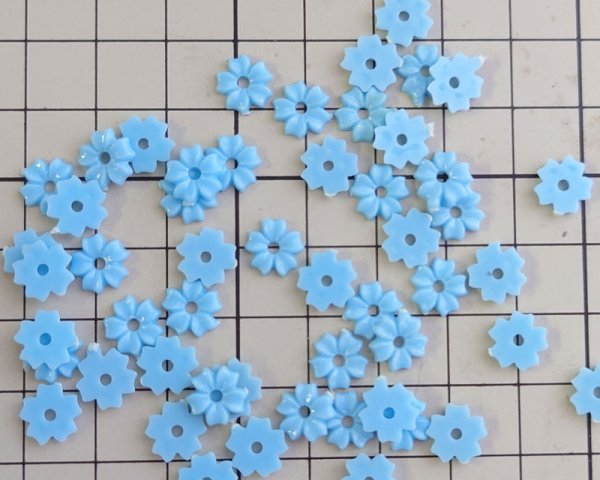 画像2: ヴィンテージ/ドイツ/プラスティック/フラワーa2/ベビーブルー（4個） (2)