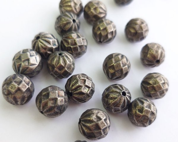 画像1: ヴィンテージ/ドイツ/プラスチック/カットラウンド/メタリックダークシルバー/約12mm（1個） (1)