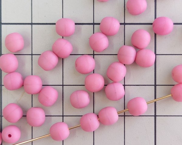 画像2: チェコガラスビーズ/ラウンド/6mm/マットオペークピンク（10個） (2)