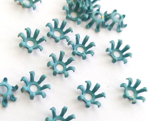 画像1: ヴィンテージ/メタル/フラワーパーツ/ベビーブルー（1個） (1)