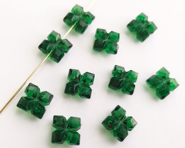 画像1: ヴィンテージ/ドイツ/プラスチック/グリーンカットスクエアフラワー(1個)　33円 (1)