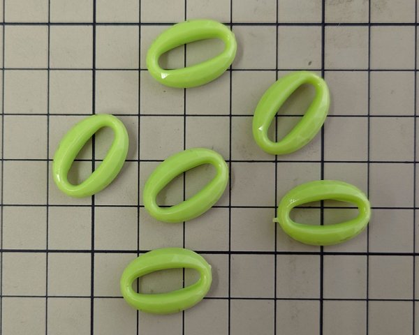 画像2: ヴィンテージ/ドイツ/プラスチック/イエローグリーンカットリング/約20×14mm(1個) (2)