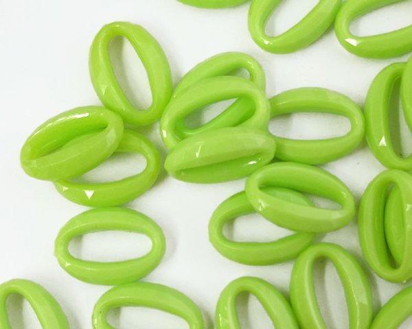 画像1: ヴィンテージ/ドイツ/プラスチック/イエローグリーンカットリング/約20×14mm(1個) (1)