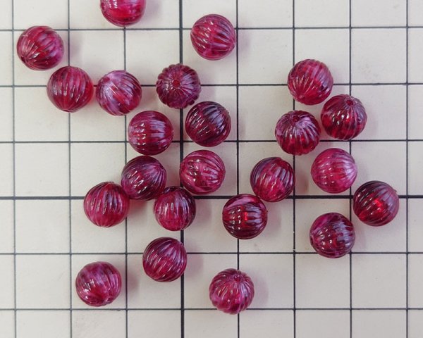 画像2: ヴィンテージ/ドイツ/リブラウンド/プラスチック/クランベリー/約8mm(1個) (2)
