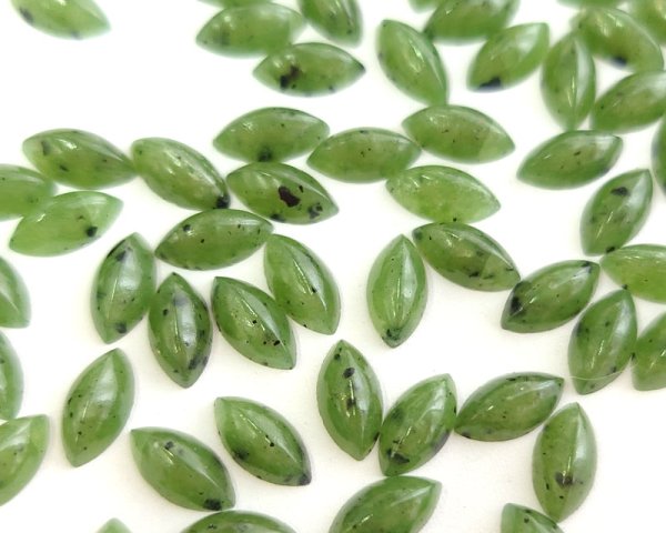 画像1: ヴィンテージ/日本/プラスチック/ジェイド風ナベット/約10×5mm（10個） (1)