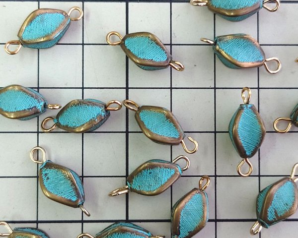 画像2: ヴィンテージ/日本/プラスチック/ピン付ビーズ/ターコイズゴールド（1個） (2)