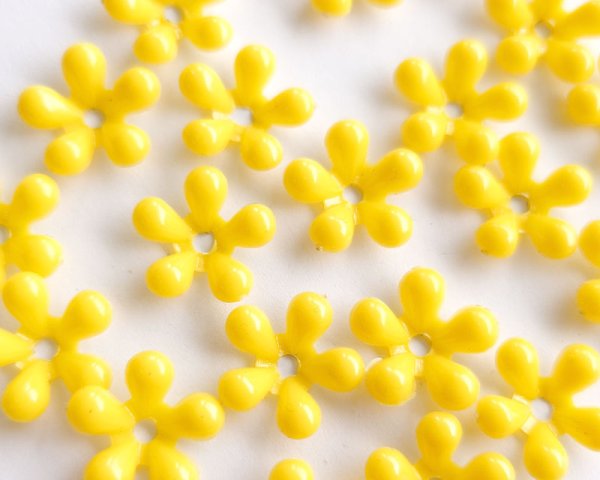 画像1: ヴィンテージ/ドイツ/プラスティック/フラワー300/イエロー（2個） (1)